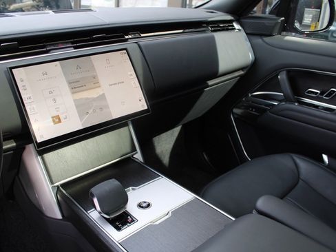 Used 2024 Land Rover Range Rover Autobiography image 23