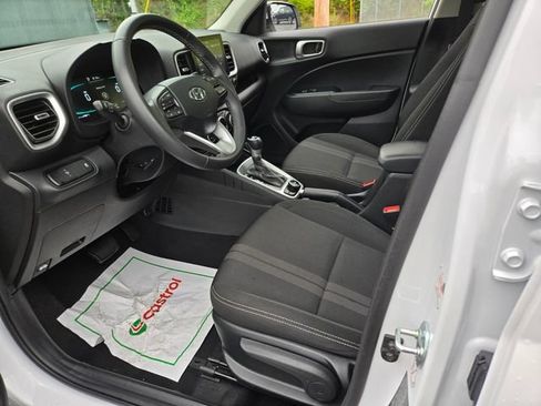 Used 2025 Hyundai Venue SEL FWD image 11