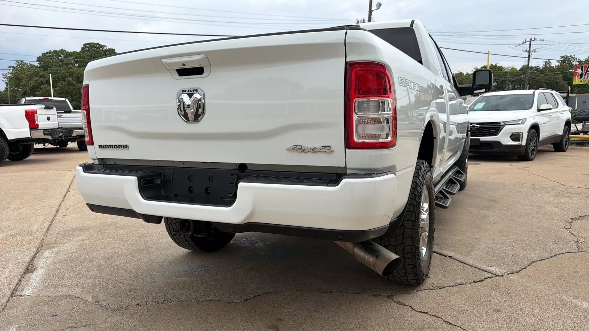 Used 2024 RAM 2500 Big Horn w/ Sport Appearance Package AWD/4WD image 3