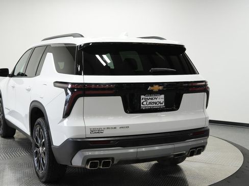 Used 2025 Chevrolet Traverse LT w/ Sun and Wheel Package AWD/4WD image 5