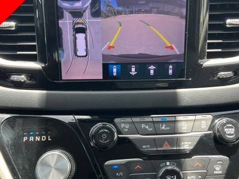 Used 2019 Chrysler Pacifica Touring-L w/ Advanced Safetytec Group FWD image 13