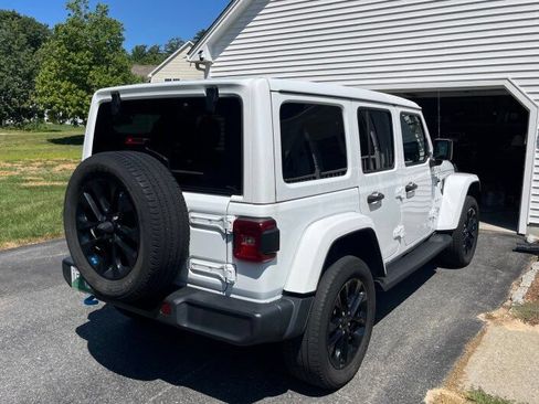 Used 2022 Jeep Wrangler Unlimited Sahara w/ Cold Weather Group AWD/4WD image 3