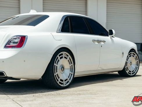 Used 2022 Rolls-Royce Ghost w/ Ghost Package image 54