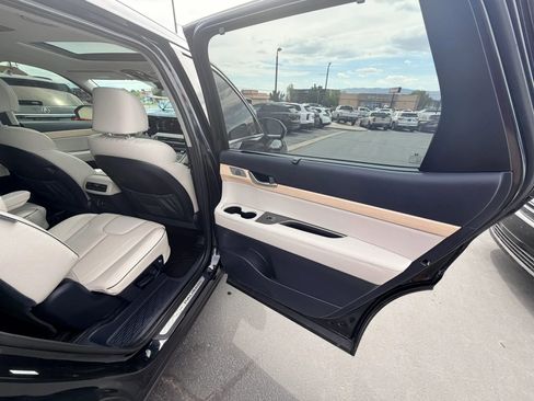 Used 2023 Hyundai Palisade Limited w/ Winter Package AWD/4WD image 24