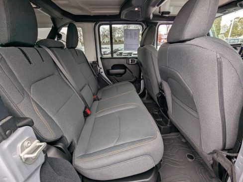 Used 2024 Jeep Wrangler Unlimited image 20