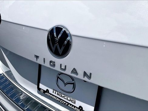 Used 2024 Volkswagen Tiguan SEL R-Line AWD/4WD image 8