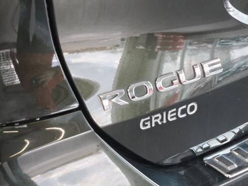 Used 2019 Nissan Rogue SV AWD/4WD image 9