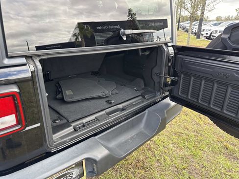 Used 2022 Jeep Wrangler Unlimited Sport image 12