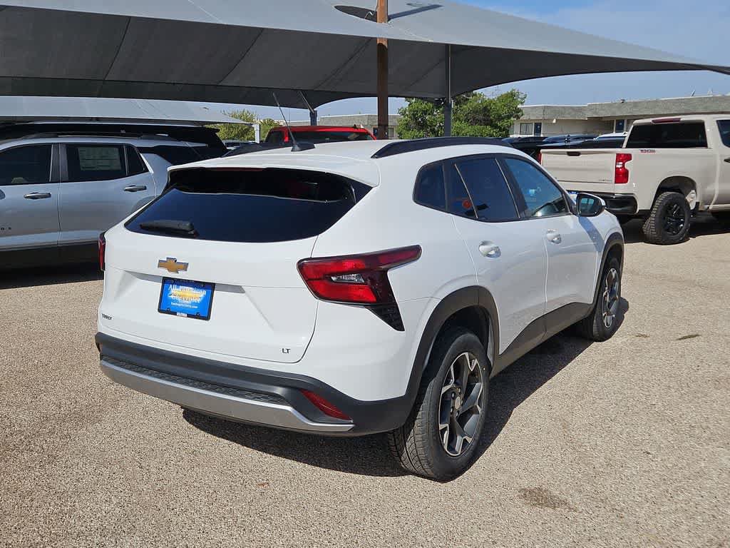 Used 2025 Chevrolet Trax LT FWD image 8