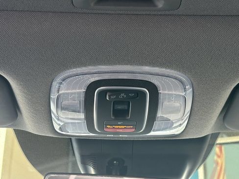 Used 2025 Hyundai Elantra SEL FWD image 19