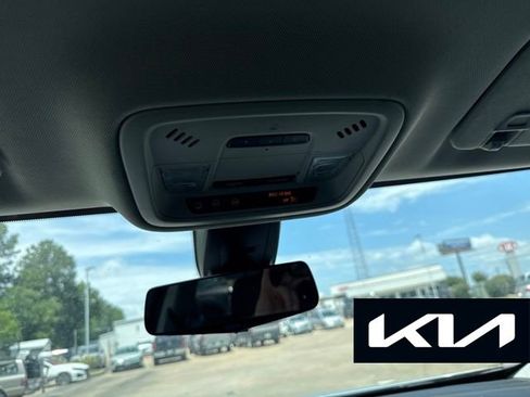 Used 2021 Chevrolet Traverse RS FWD image 18