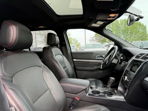 Used 2017 Ford Explorer Sport image 3