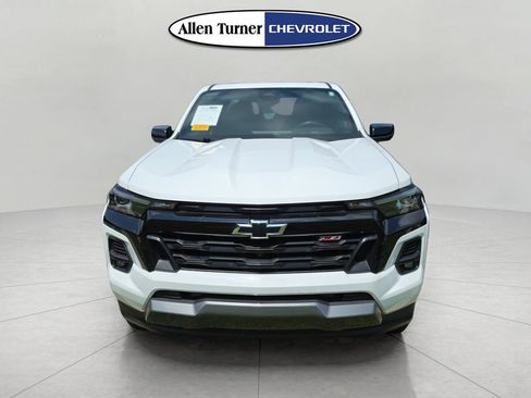 Used 2024 Chevrolet Colorado Z71 w/ Z71 Convenience Package 2 AWD/4WD image 2