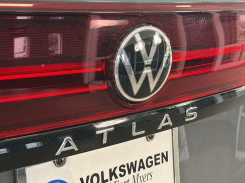 Used 2024 Volkswagen Atlas Peak Edition SEL AWD/4WD image 37