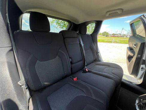 Used 2019 Jeep Cherokee Latitude w/ Popular Appearance Group image 22