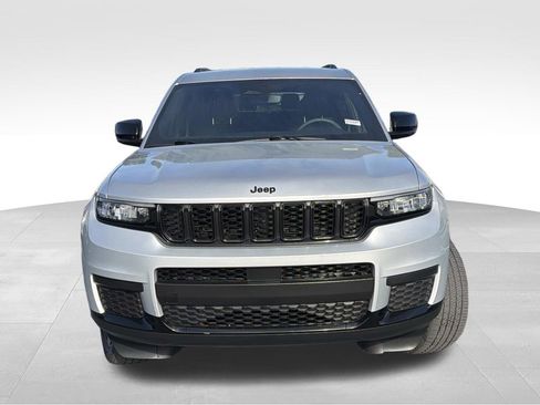 Used 2023 Jeep Grand Cherokee L Laredo image 8