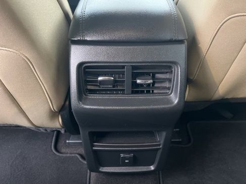 Used 2020 Ford Edge SE image 17