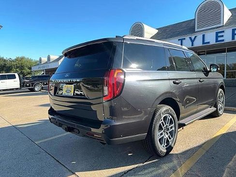 New 2025 Ford Expedition Active image 7