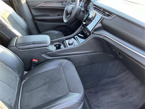 Used 2024 Jeep Grand Cherokee Altitude image 22