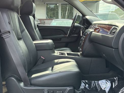 Used 2013 Chevrolet Tahoe LT w/ Luxury Package AWD/4WD image 21
