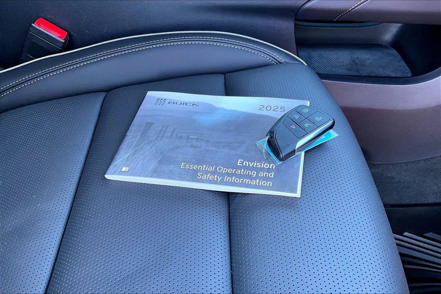 Used 2025 Buick Envision Avenir AWD/4WD image 12