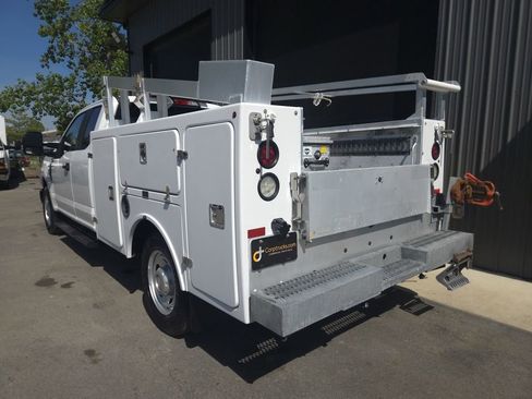 Used 2017 Ford F250 XL w/ Power Equipment Group RWD image 3