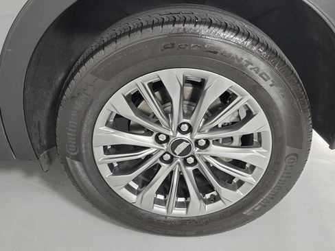 Used 2025 Cadillac XT4 Premium Luxury FWD image 9