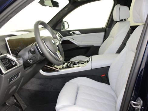 New 2026 BMW X7 xDrive40i w/ Premium Package image 24