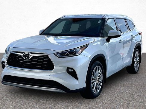 Used 2023 Toyota Highlander Platinum AWD/4WD image 4
