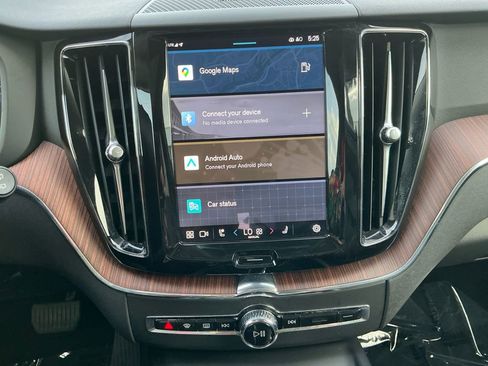 Used 2024 Volvo XC60 B5 Plus image 21