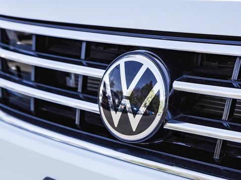 Used 2024 Volkswagen Tiguan SE AWD/4WD image 4