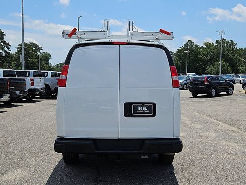 Used 2022 Chevrolet Express 2500 w/ Driver Convenience Package RWD image 5