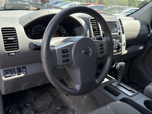 Used 2017 Nissan Frontier SV w/ SV Value Truck Package RWD image 16