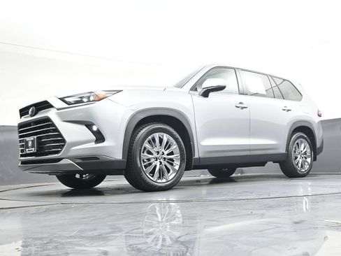 Used 2024 Toyota Grand Highlander AWD image 44