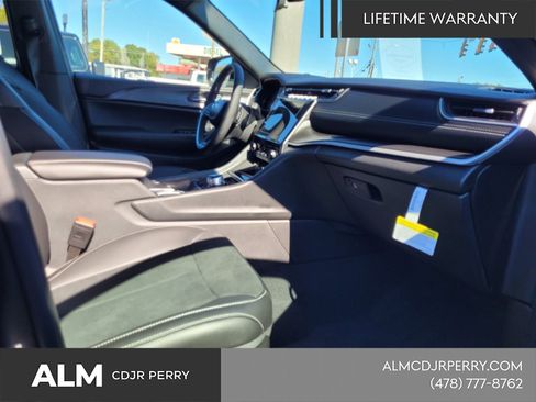 New 2025 Jeep Grand Cherokee L Altitude AWD/4WD image 13