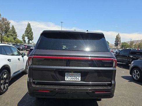 Used 2025 Lincoln Navigator L Reserve AWD/4WD image 6