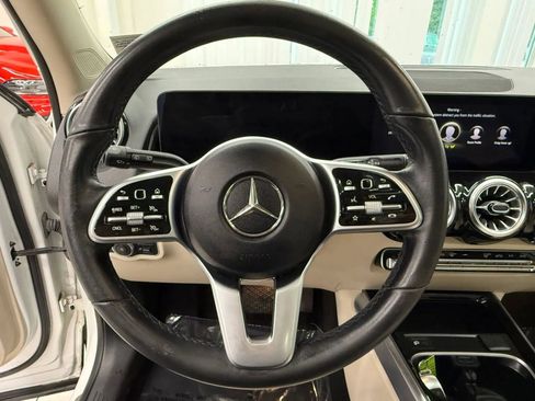 Used 2023 Mercedes-Benz GLB 250 w/ Premium Package image 32