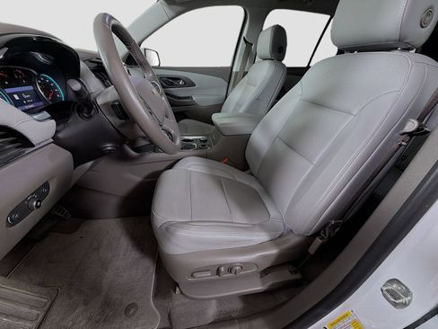 Used 2021 Chevrolet Traverse Premier FWD image 12