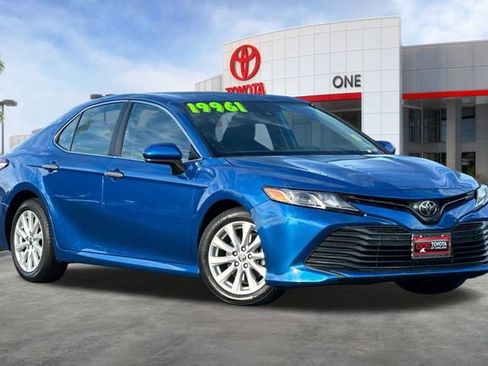 Used 2020 Toyota Camry LE image 2