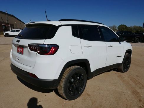 New 2026 Jeep Compass Latitude image 5