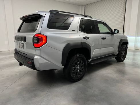 Used 2025 Toyota 4Runner SR5 AWD/4WD image 9
