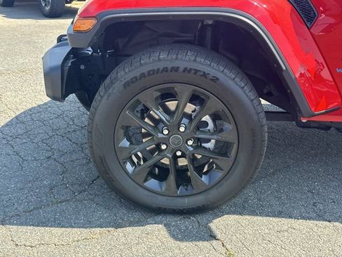 Certified 2025 Jeep Wrangler Unlimited Sahara w/ Safety Group AWD/4WD image 10