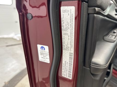 Used 2023 Jeep Grand Cherokee L Laredo image 28