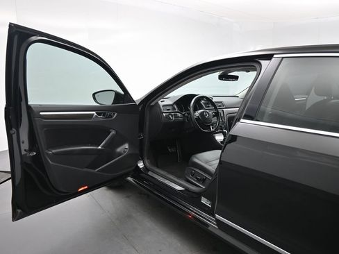 Used 2016 Volkswagen Passat 3.6 SEL Premium image 8