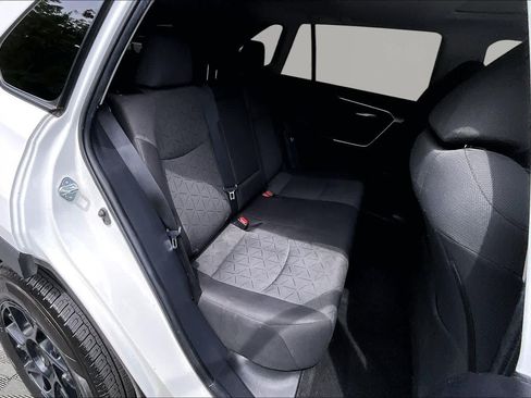 Used 2021 Toyota RAV4 XLE w/ Convenience Package FWD image 19
