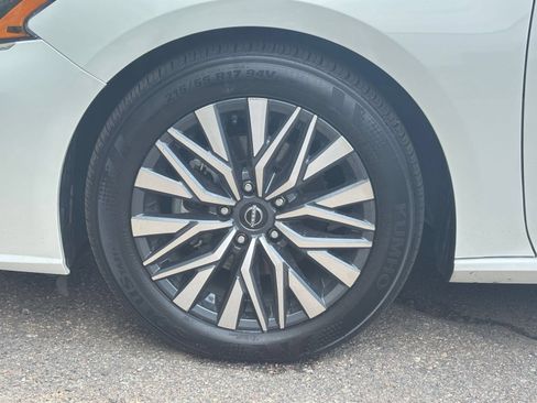 Used 2025 Nissan Altima 2.5 SV FWD image 28