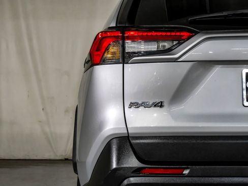 Used 2022 Toyota RAV4 LE image 40