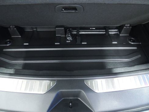 Used 2024 GMC Yukon AT4 w/ AT4 Premium Plus Package image 32