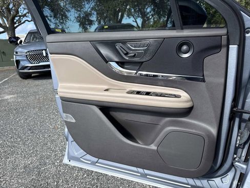 Certified 2022 Lincoln Corsair Reserve w/ Luxury Package image 19