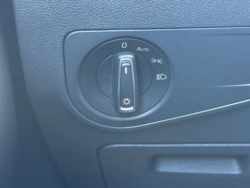 Used 2022 Volkswagen Tiguan SE w/ Panoramic Sunroof Package image 30